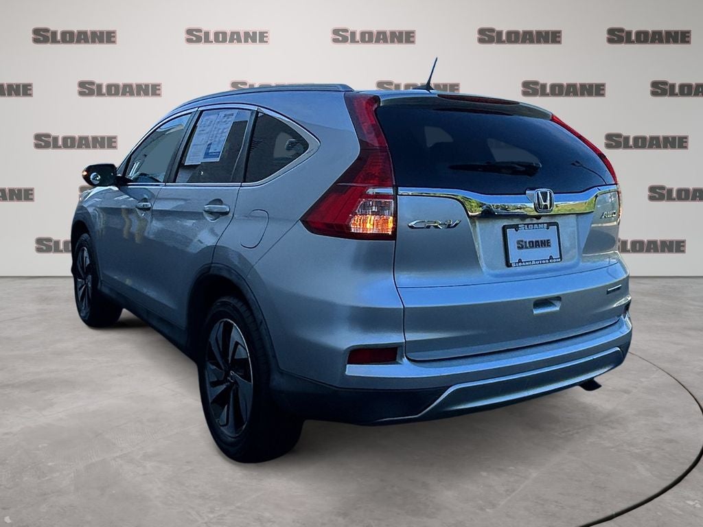 2015 Honda CR-V — rear three-quarter view