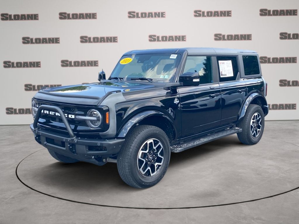 2023 Ford Bronco Outer Banks in Shadow Black — front three-quarter view