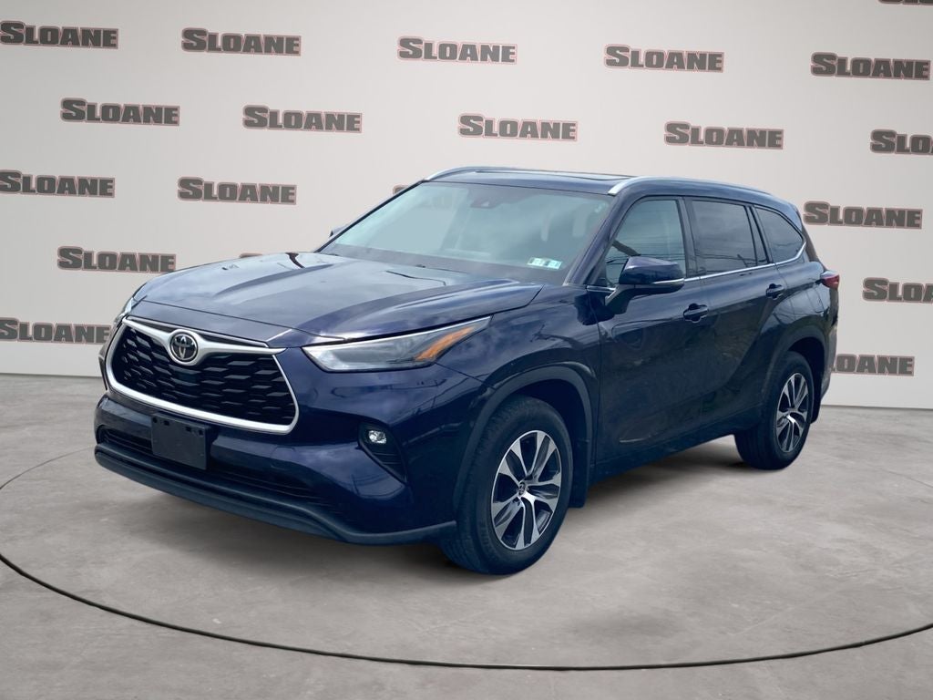 2022 Toyota HIGHLANDER XLE in Blueprint — front three-quarter view