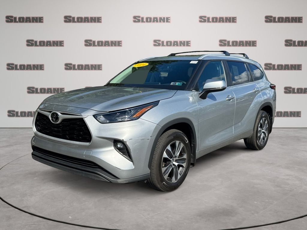 2024 Toyota Highlander XLE in Celestial Silver — front three-quarter view